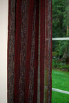 Sivuverho Raidat, punainen, tummemmissa raidoissa lankanyppyjä, 140cm x 250cm, 1kpl